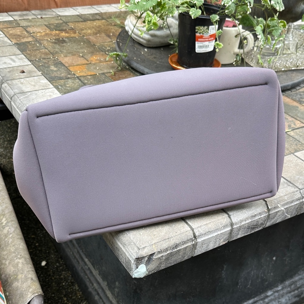 Chic Lavender Shoulder Bag - Picture 3 of 9